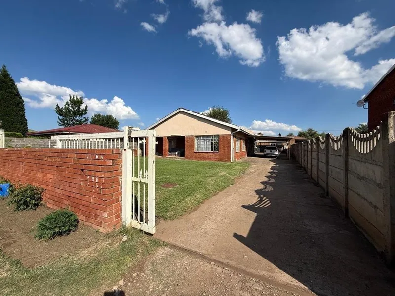 6 Bedroom House for sale in Lennoxton