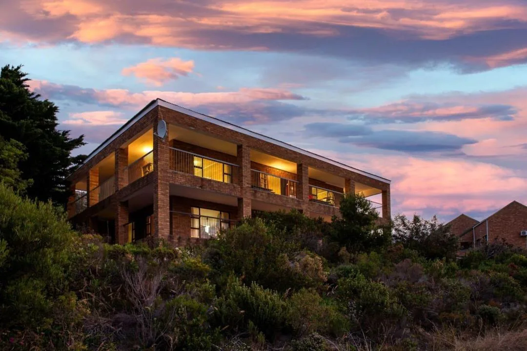 6 Bedroom House for sale in Pringle Bay
