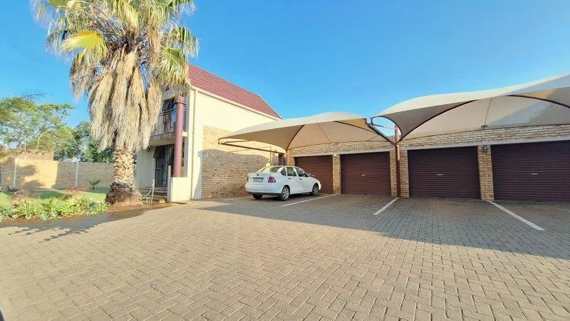 2 Bedroom Townhouse for sale in Langenhovenpark