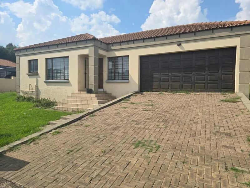 3 Bedroom House for sale in Jackaroo Park