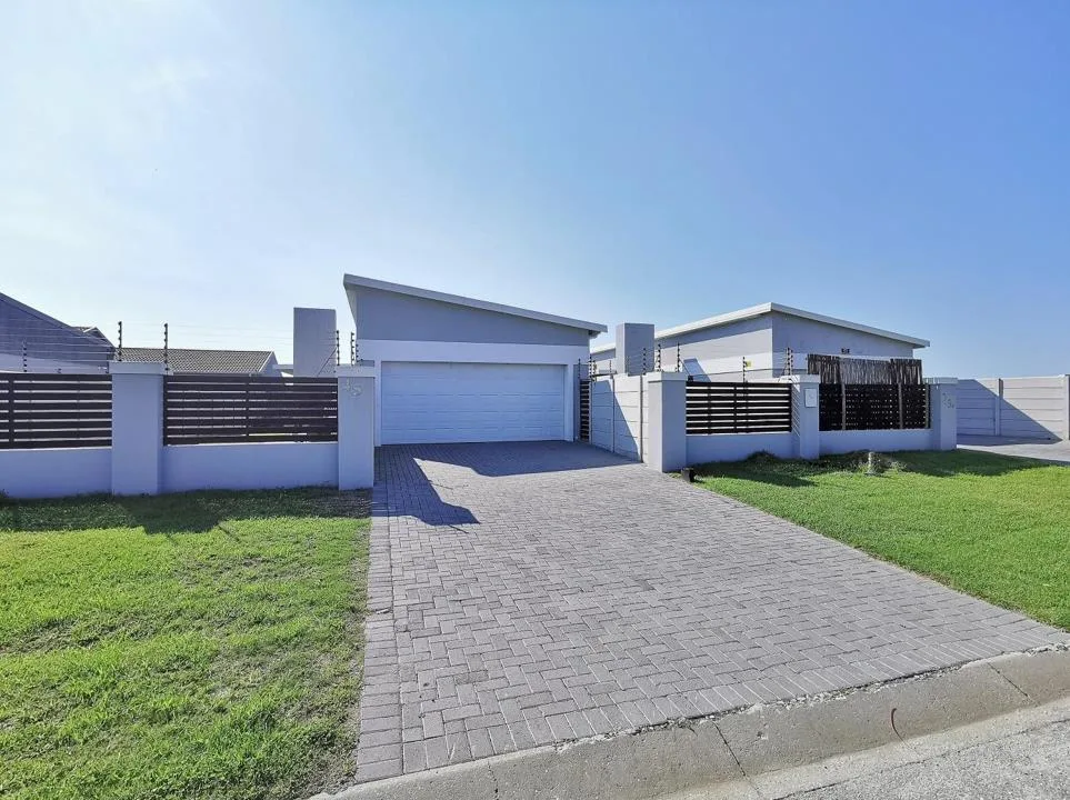 3 Bedroom House for sale in Pinelands