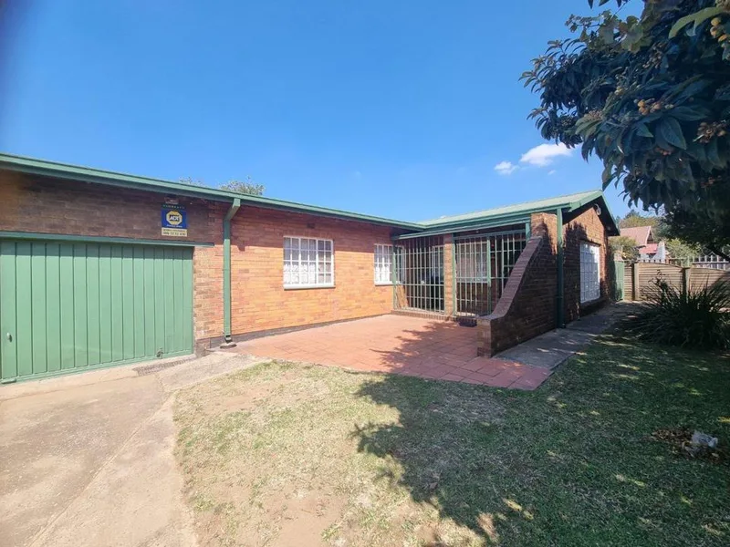 4 Bedroom House for sale in Vanderbijlpark CW 4
