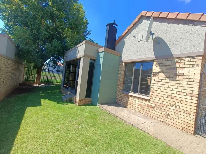 3 Bedroom Townhouse for sale in Shellyvale