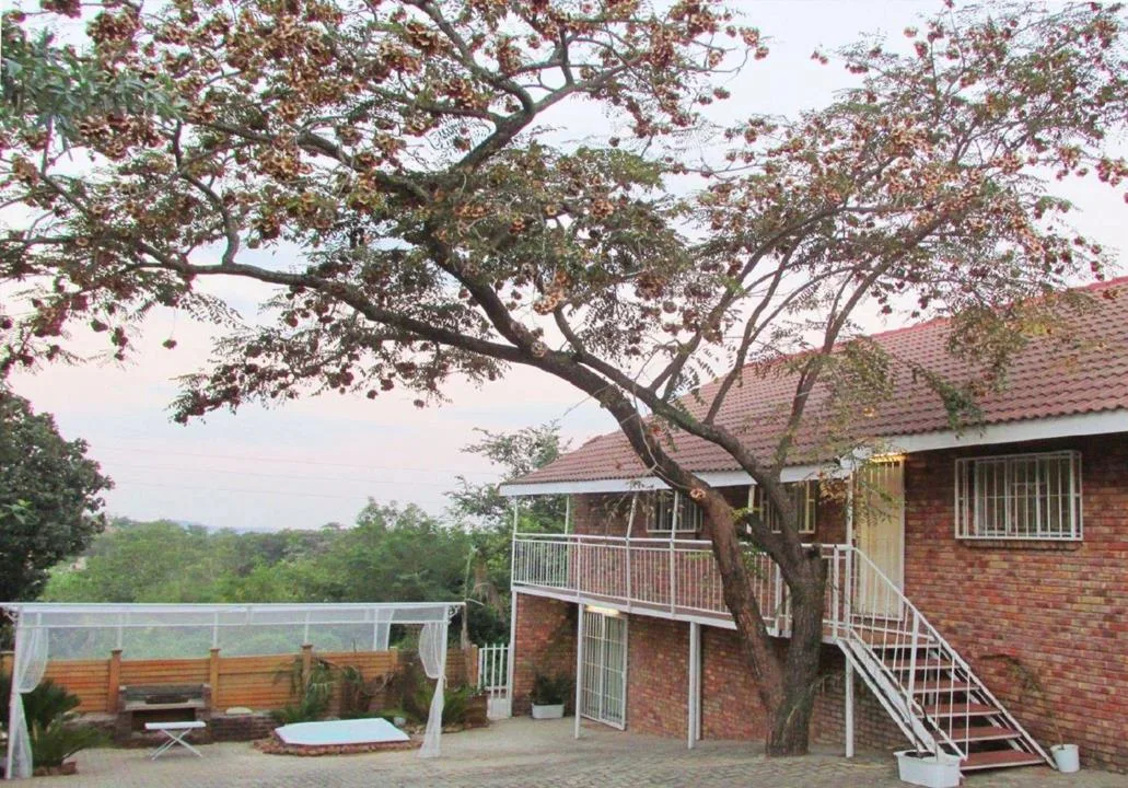 10 Bedroom House for sale in Numbipark