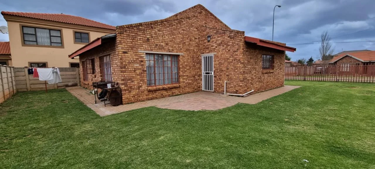 3 Bedroom Townhouse for sale in Riversdale