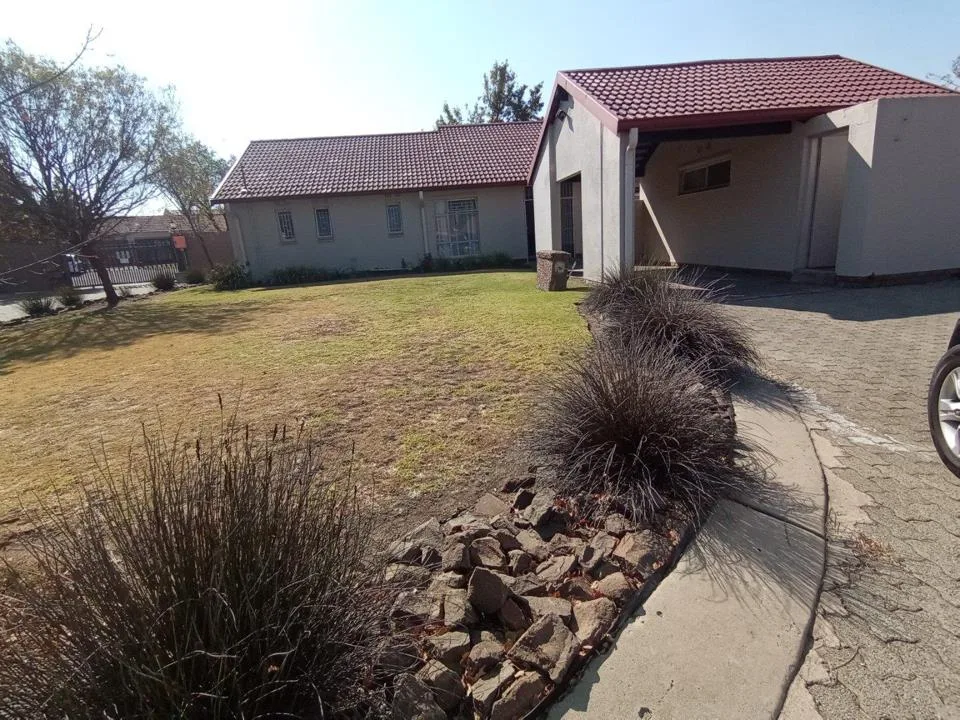 3 Bedroom Townhouse for sale in Secunda