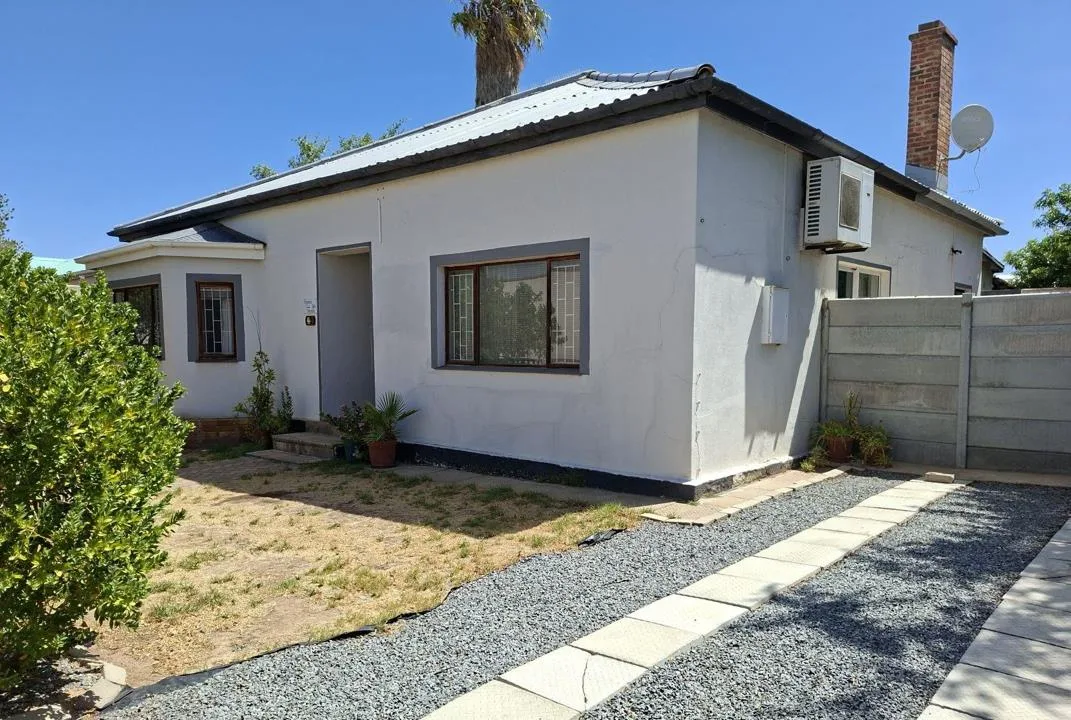 5 Bedroom House for sale in Moorreesburg