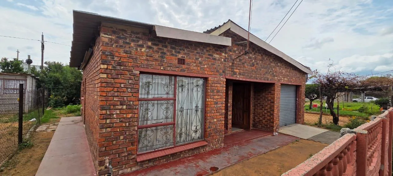 3 Bedroom House for sale in Thabong