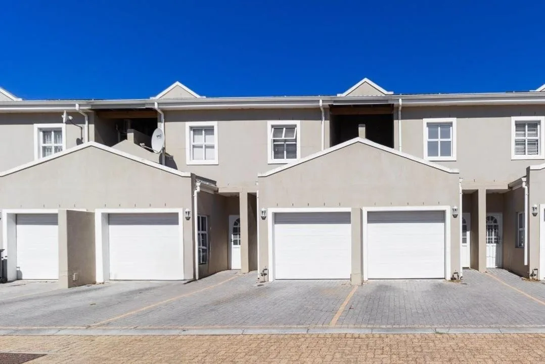 3 Bedroom Townhouse for sale in De Zoete Inval
