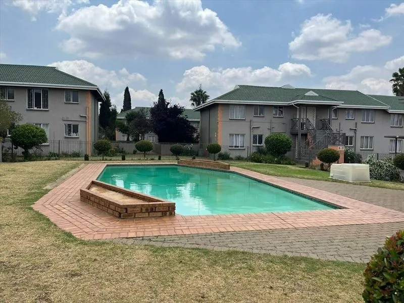 2 Bedroom Townhouse in Glen Marais