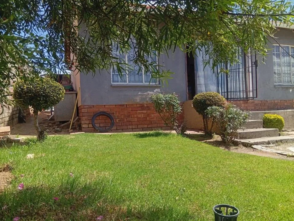 4 Bedroom House for sale in Cosmo City