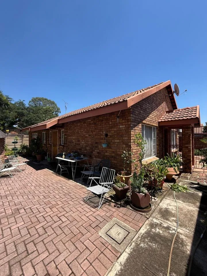 3 Bedroom Townhouse for sale in Theresapark