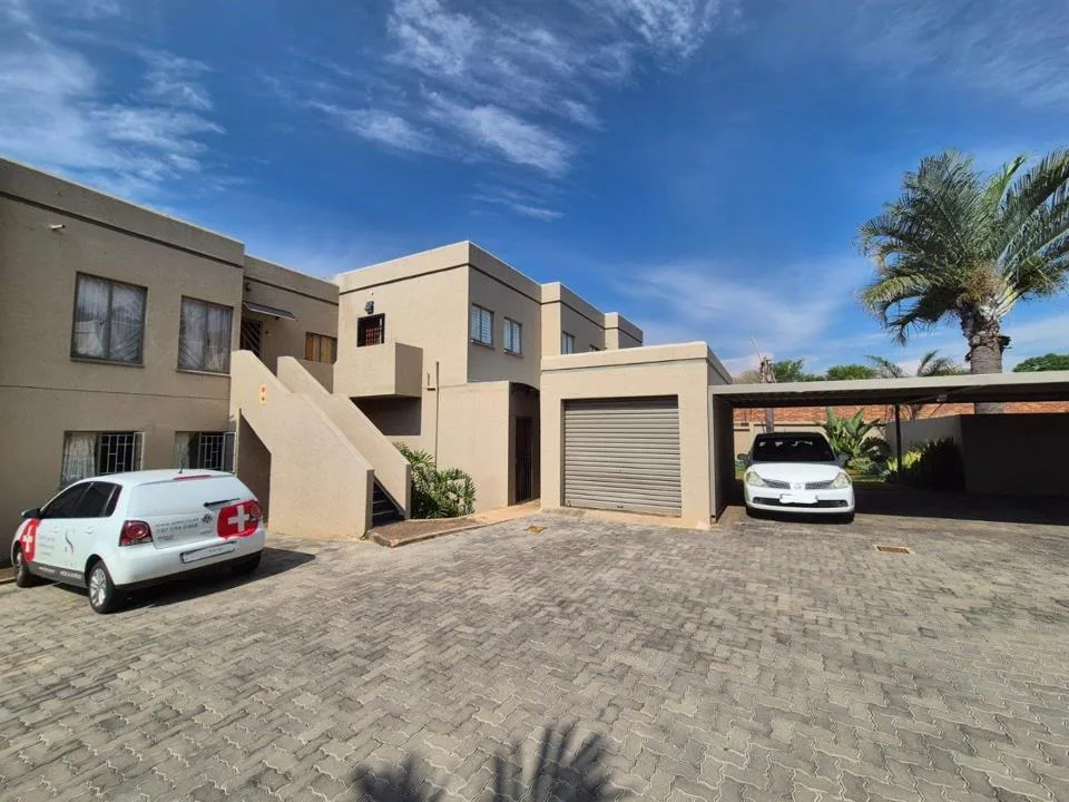3 Bedroom Townhouse for sale in Magalieskruin