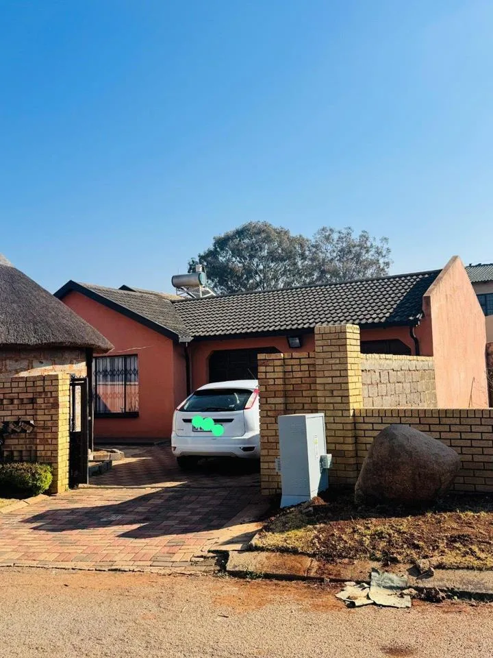 3 Bedroom House for sale in Vosloorus