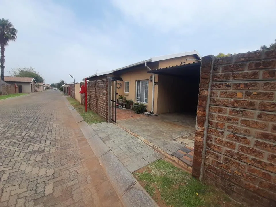 2 Bedroom Townhouse for sale in Elspark