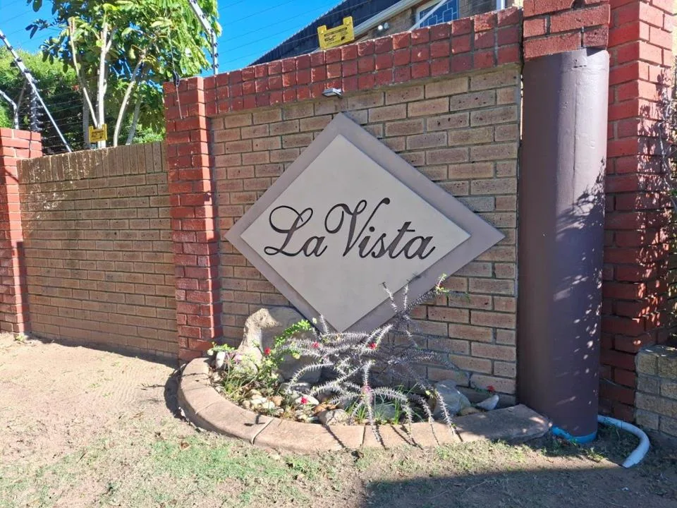 3 Bedroom Townhouse to rent in Lovemore Heights