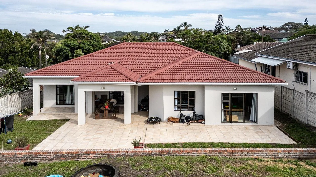 4 Bedroom House for sale in Sunrise On Sea