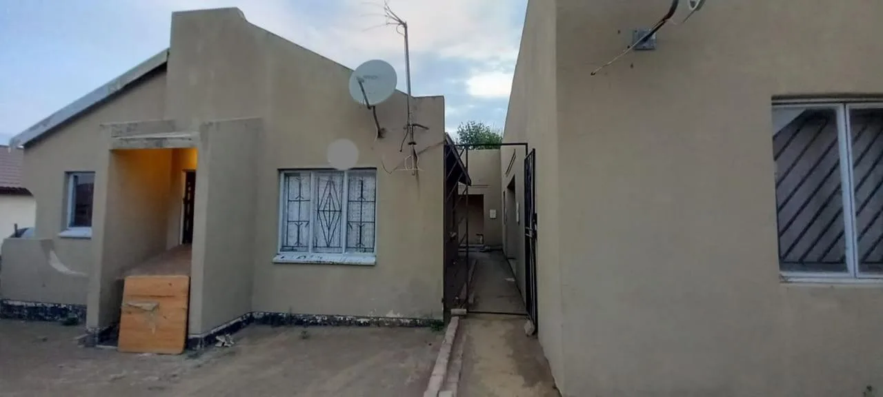 2 Bedroom House for sale in Embalenhle