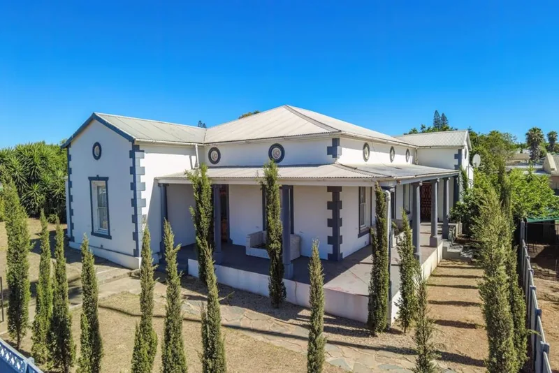 5 Bedroom House for sale in Moorreesburg