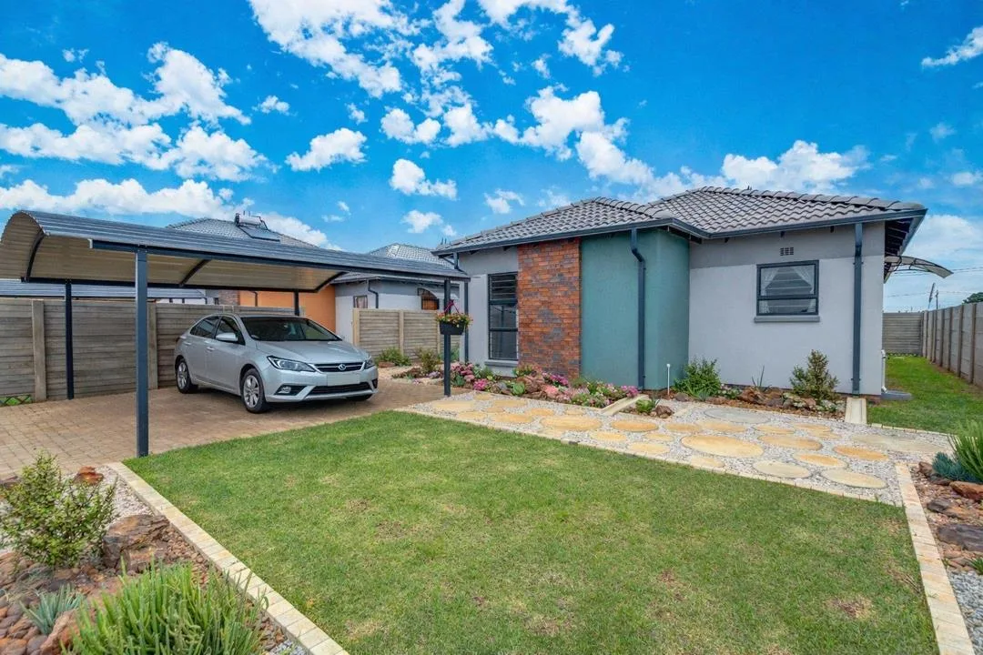 3 Bedroom House for sale in Bram Fischerville