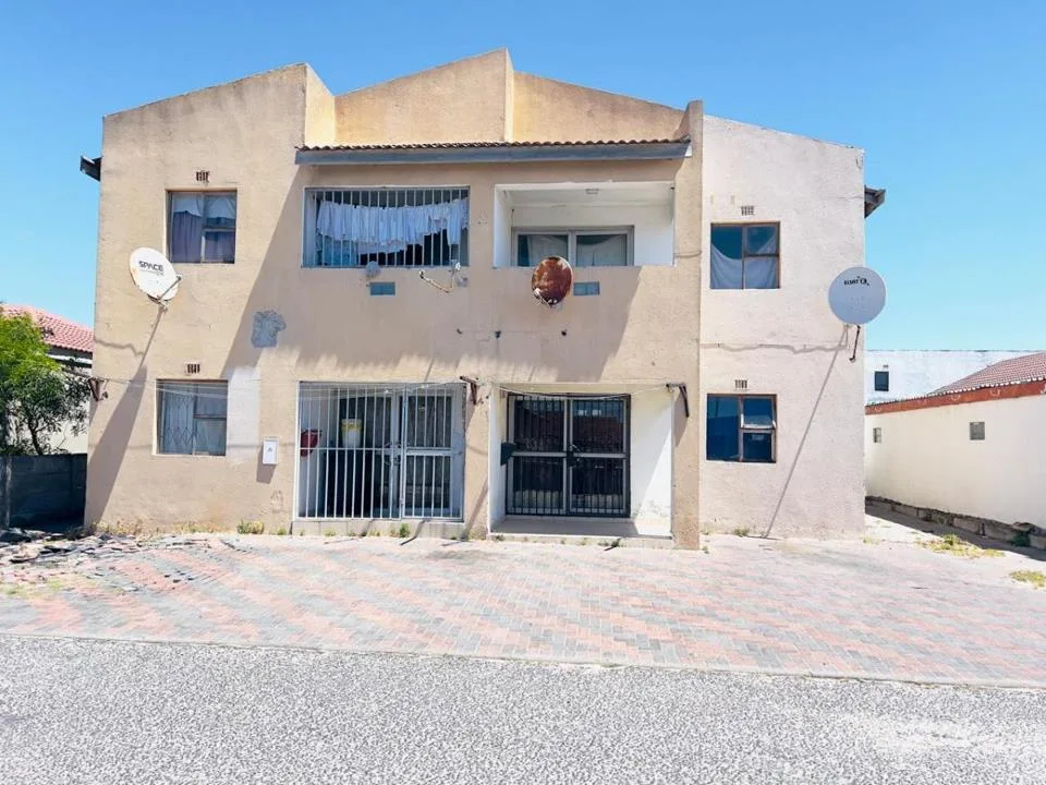 16 Bedroom House for sale in Ilitha Park