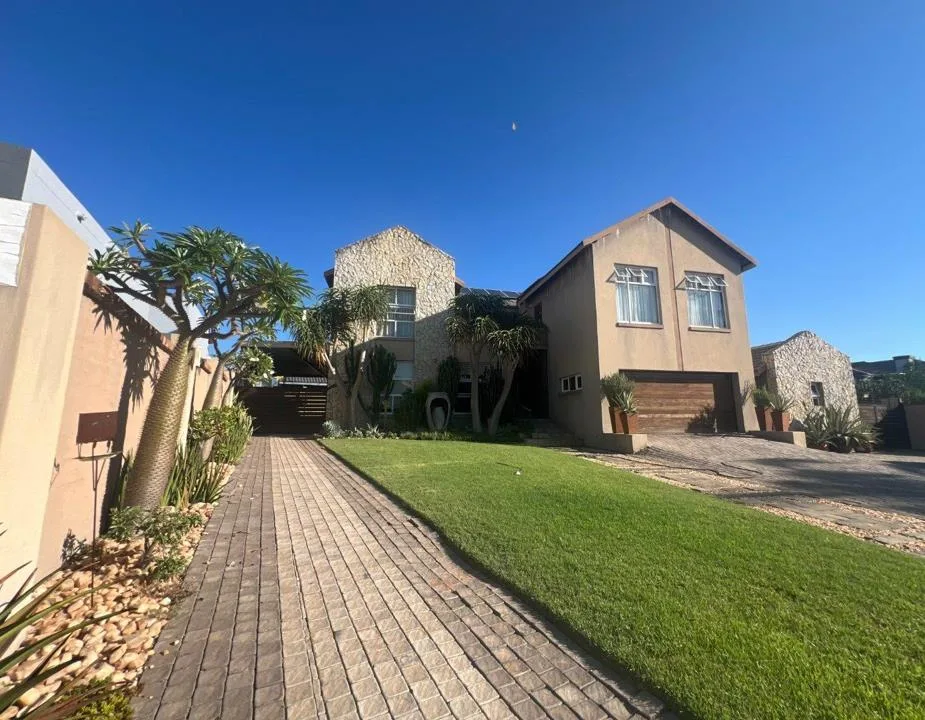 5 Bedroom House for sale in Eagles Crest