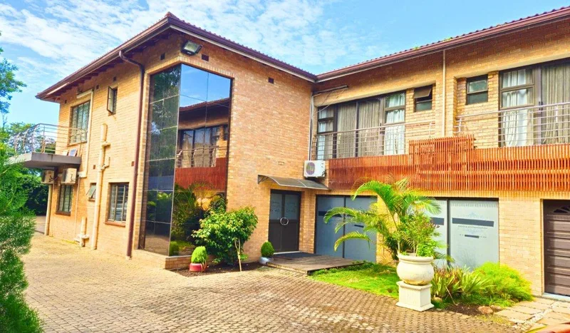 11 Bedroom House for sale in Parkside