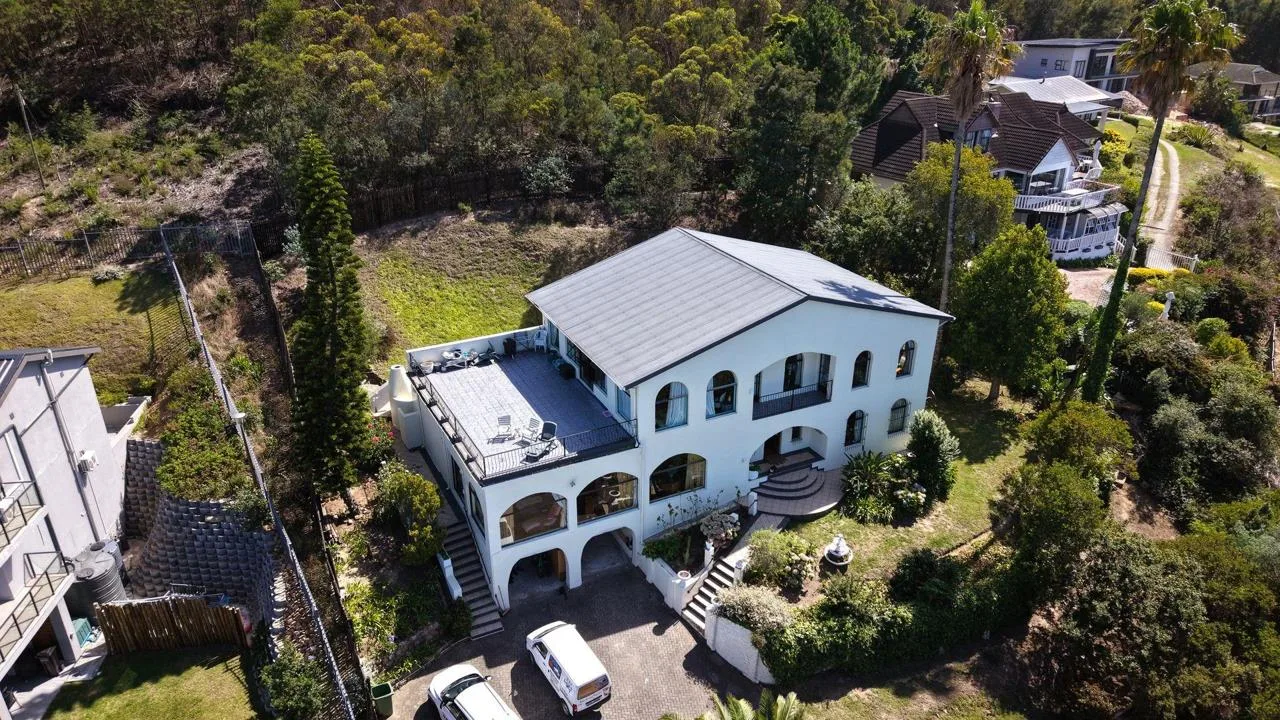 5 Bedroom House for sale in Old Place