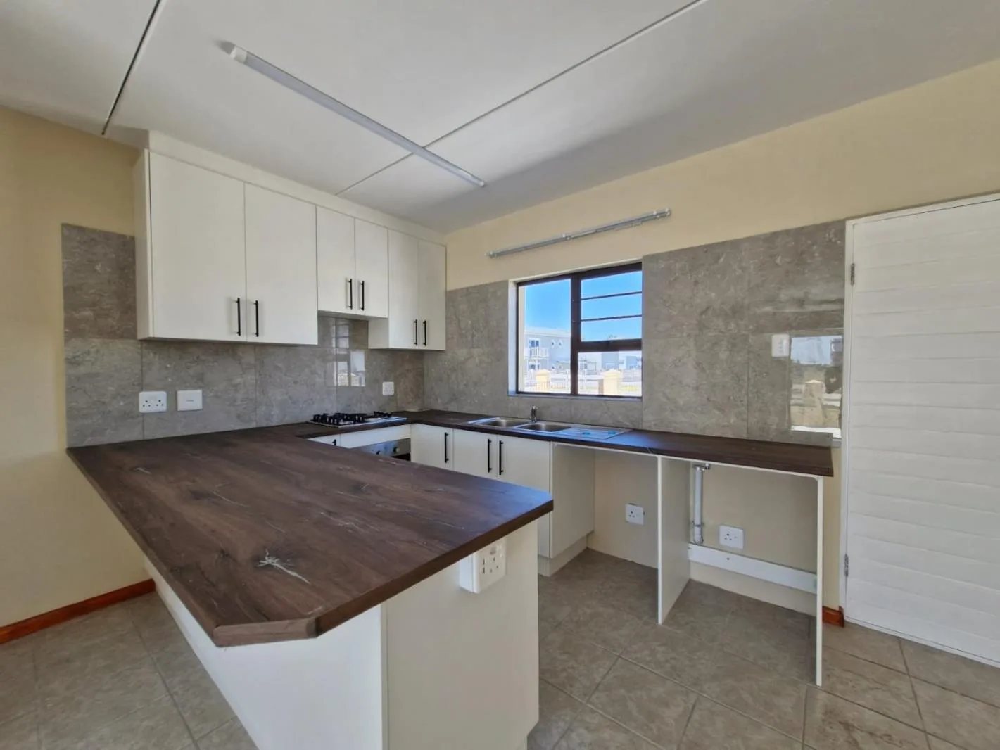 2 Bedroom Simplex in Parsons Vlei