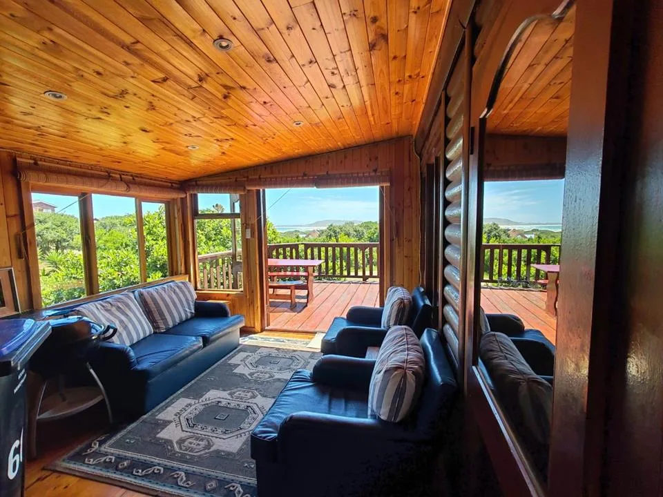 4 Bedroom House for sale in Oyster Bay