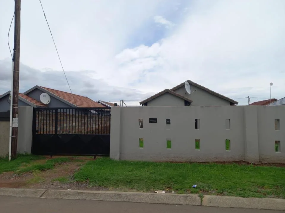 2 Bedroom House for sale in Vosloorus Ext 31
