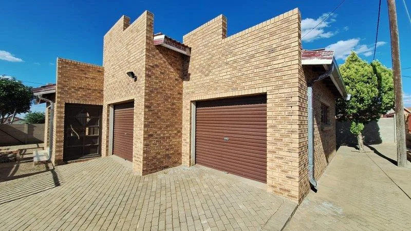 3 Bedroom House for sale in Blomanda