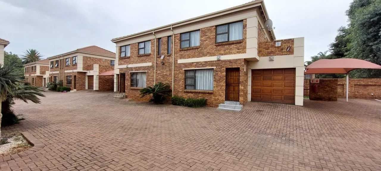 3 Bedroom Apartment / flat for sale in Alberton Central