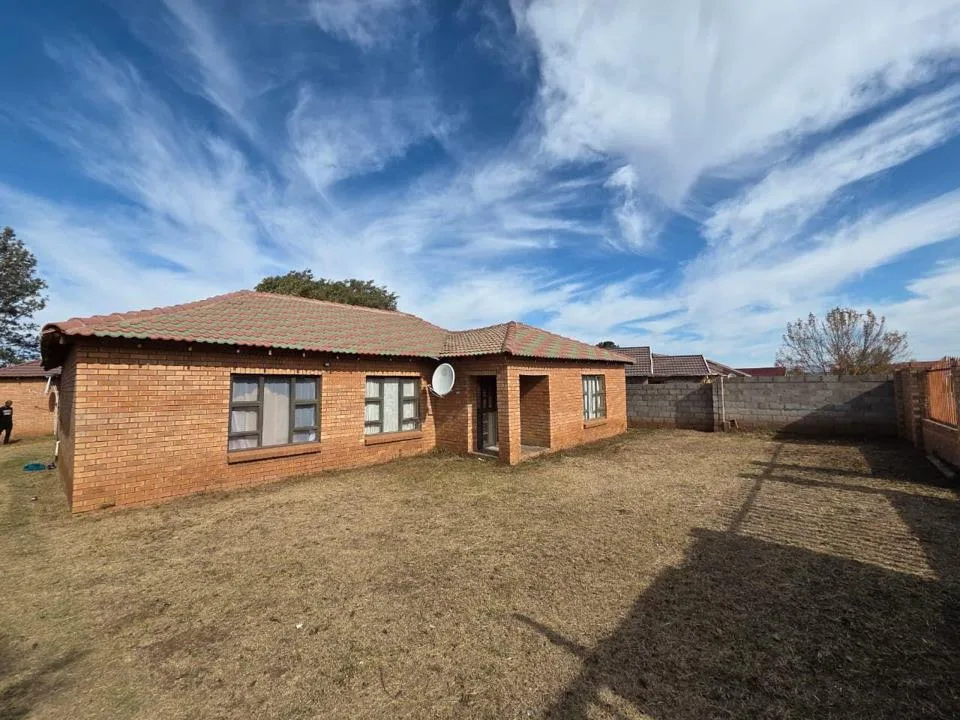 3 Bedroom House for sale in Madeira Park