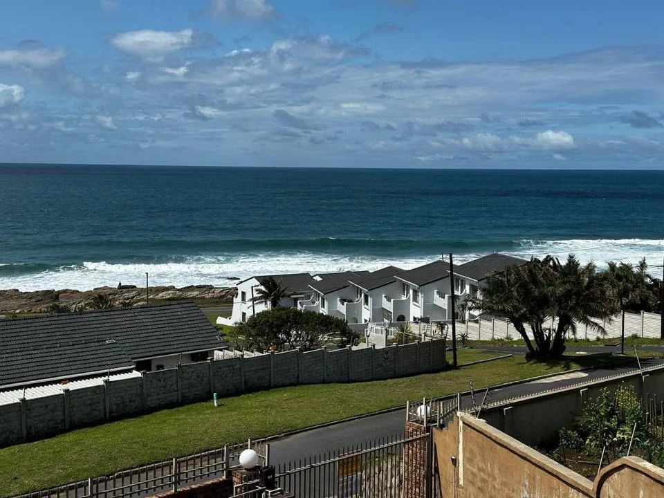 10 Bedroom House for sale in Uvongo