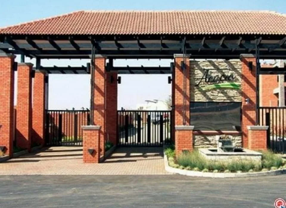 2 Bedroom Apartment / flat for sale in Greenstone Hill
