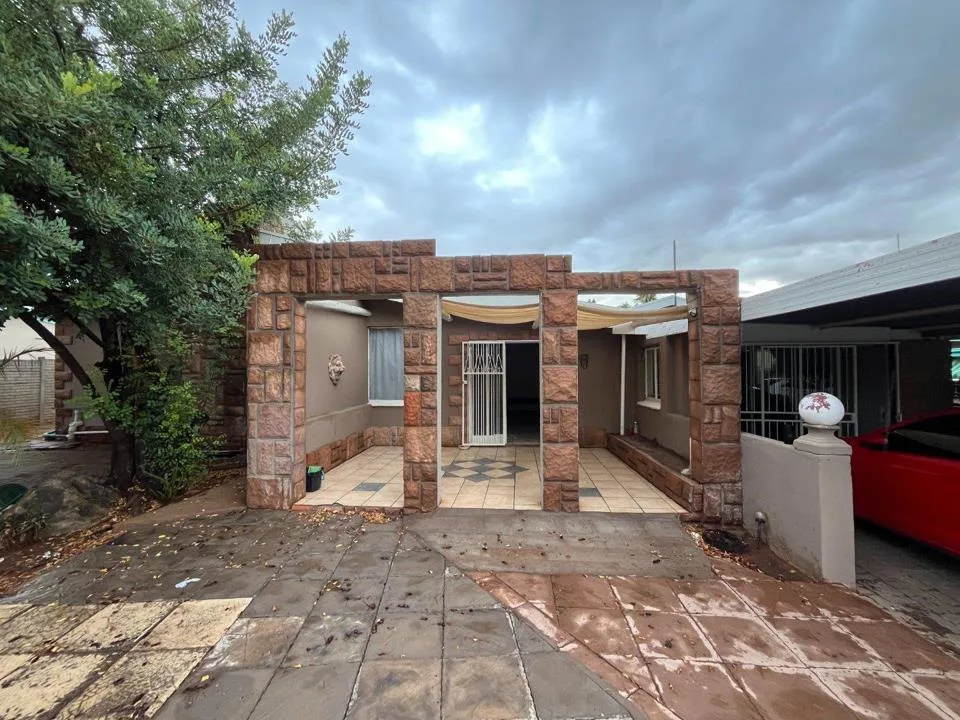 5 Bedroom House for sale in Die Rand