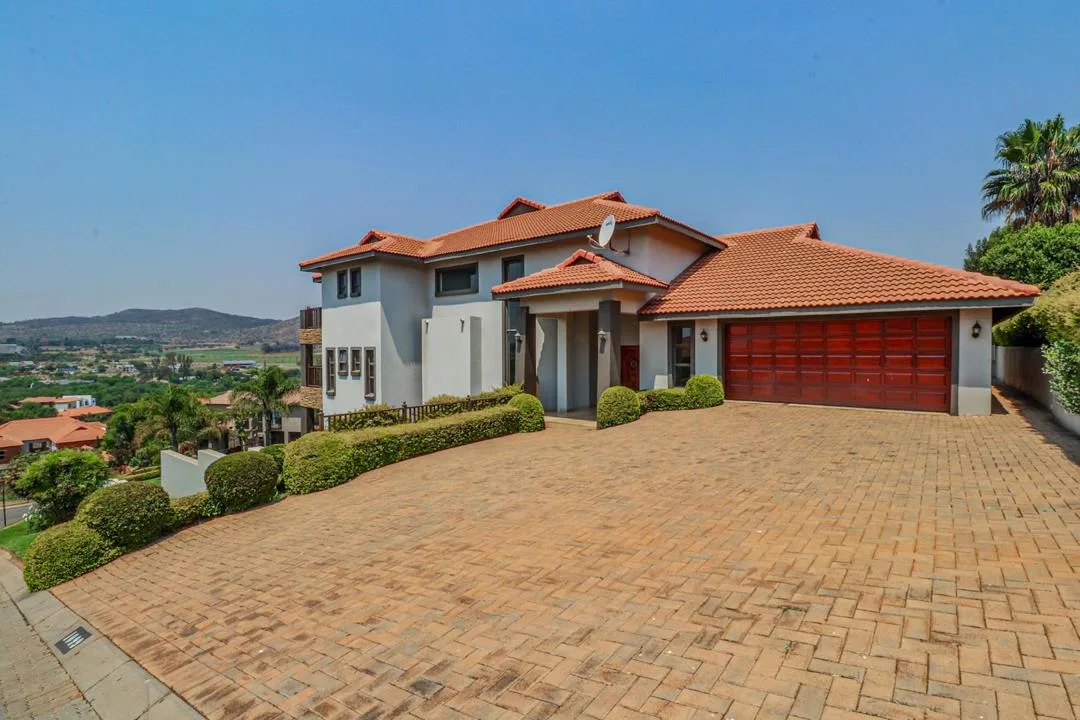 3 Bedroom House for sale in Birdwood Estate