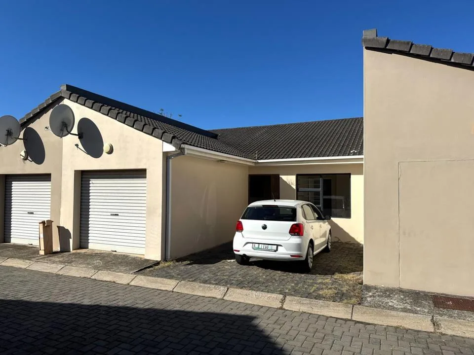 2 Bedroom Townhouse for sale in Gonubie