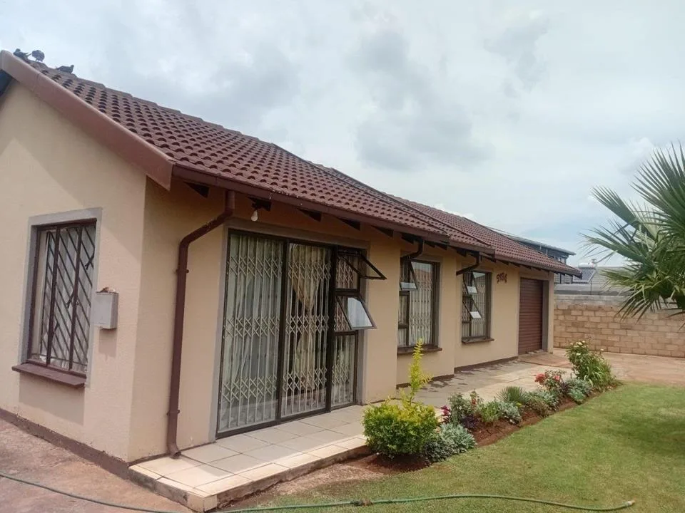 3 Bedroom House for sale in Protea Glen