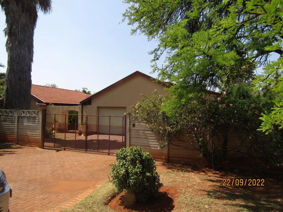 3 Bedroom House for sale in Doringkruin