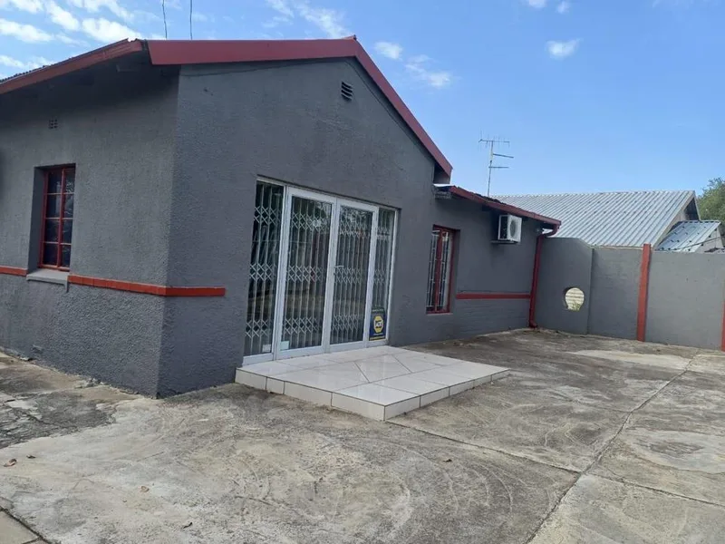 3 Bedroom House for sale in Lower Bo-dorp