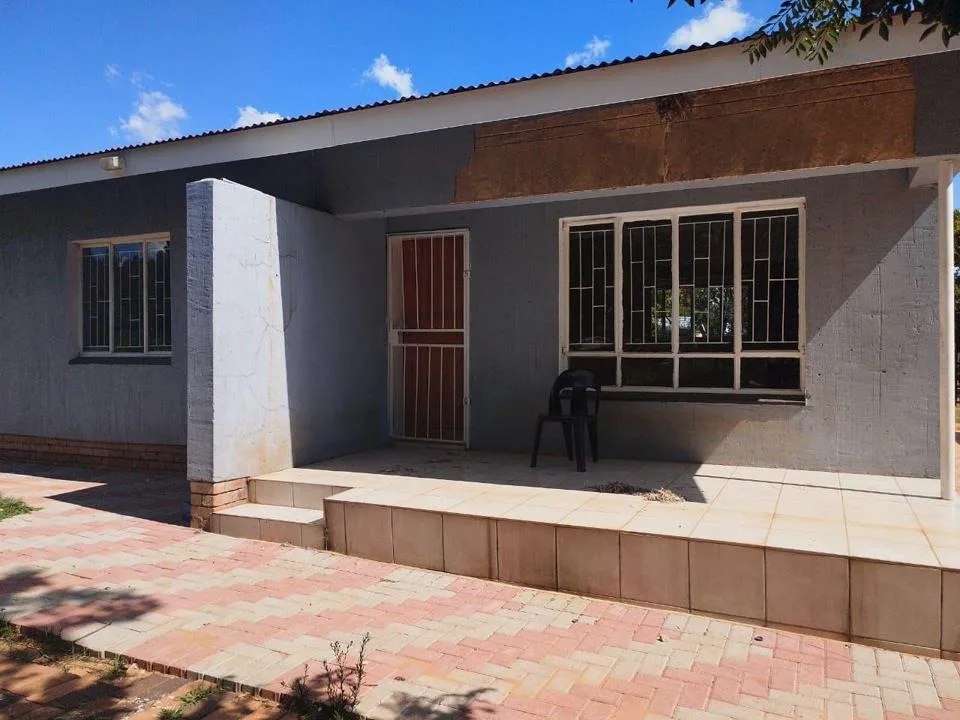 6 Bedroom House for sale in Sasolburg Ext 1