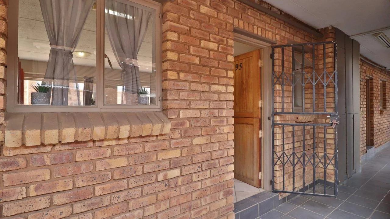 0.5 Bedroom Apartment / flat for sale in Krugersrus
