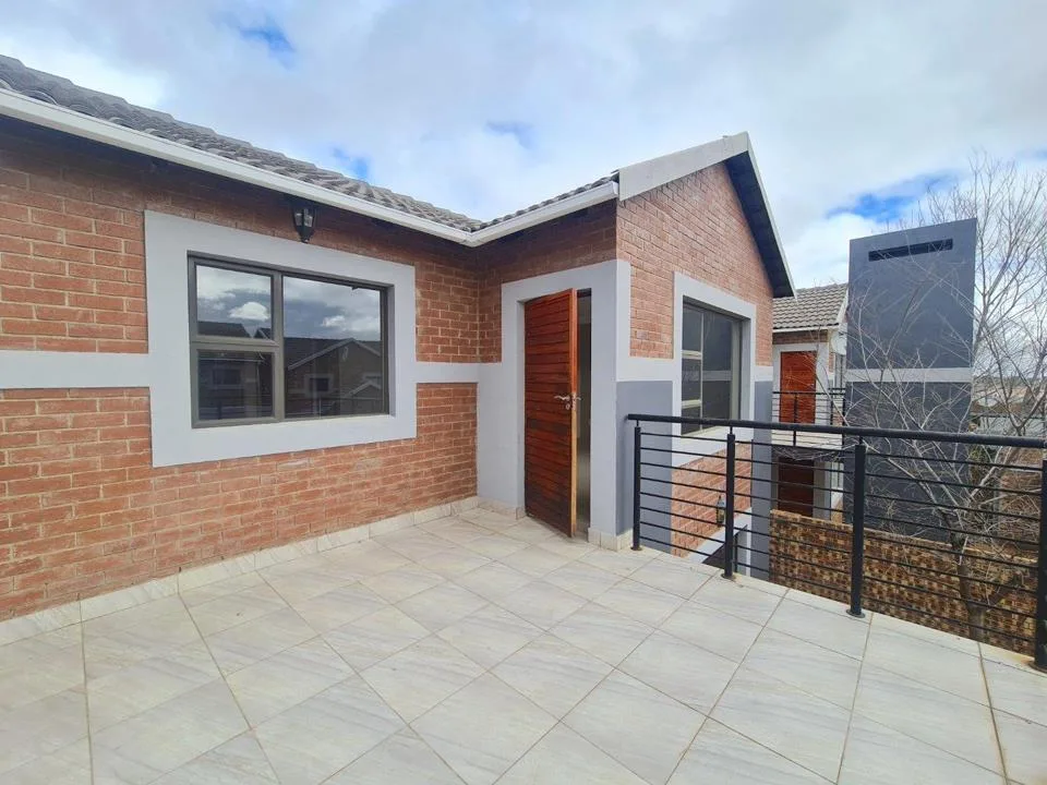 3 Bedroom Townhouse for sale in Heuwelsig