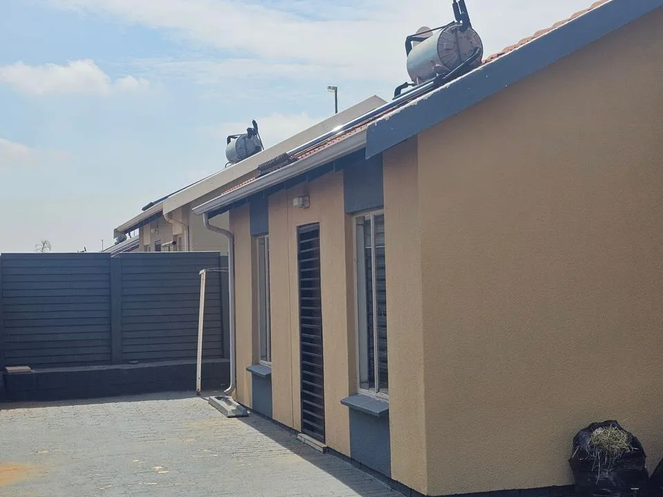 2 Bedroom House for sale in Sky City