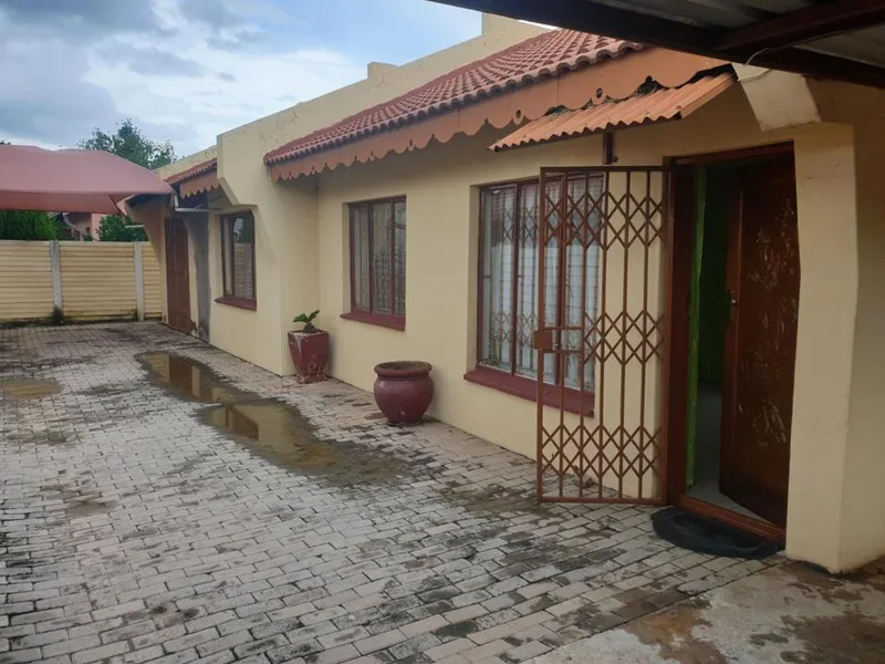 3 Bedroom House for sale in Modimolle