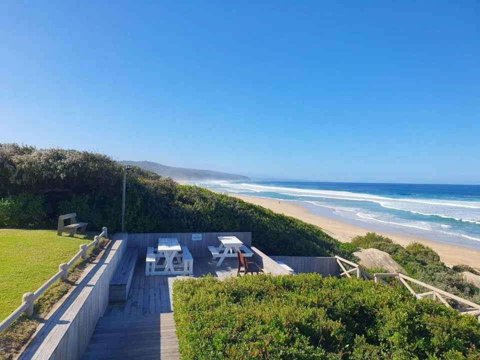 4 Bedroom House for sale in Keurboomstrand