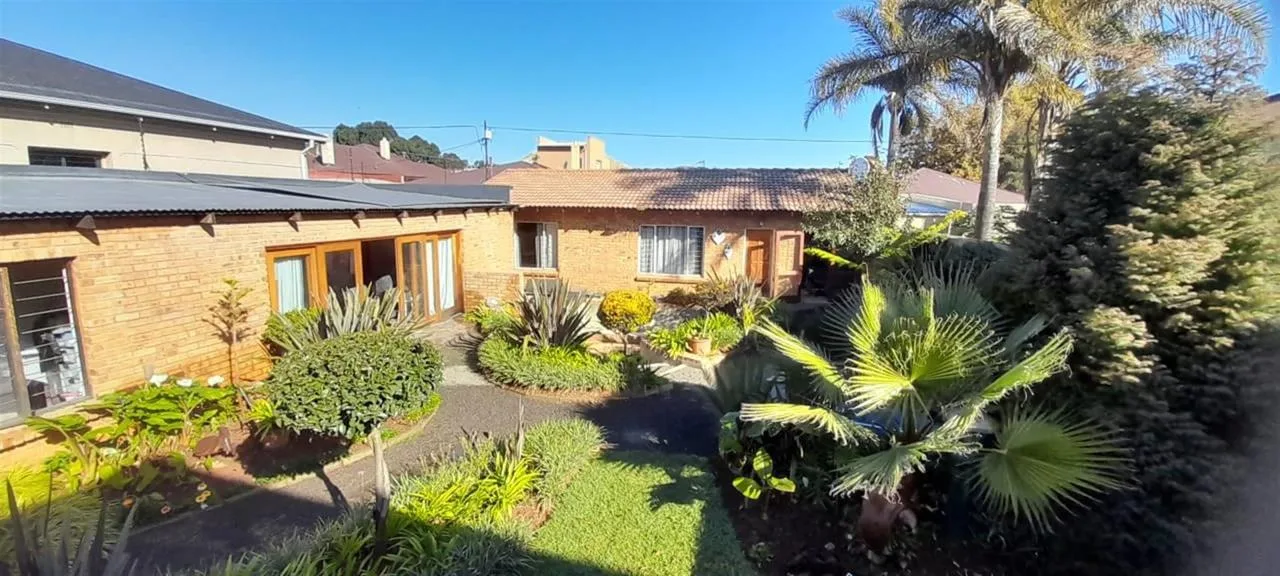 2 Bedroom House for sale in Krugersdorp Central