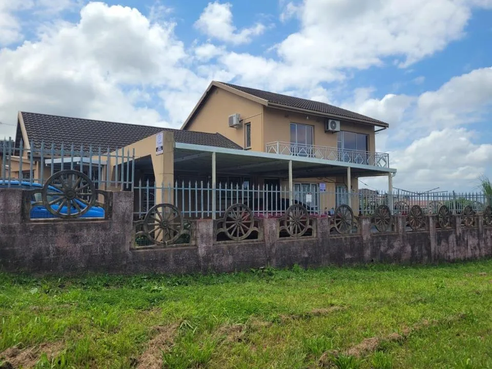 3 Bedroom House for sale in Shallcross